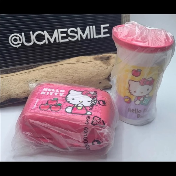 Tupperware Oyster Hello Kitty Lunch Container Set - Picture 3 of 3